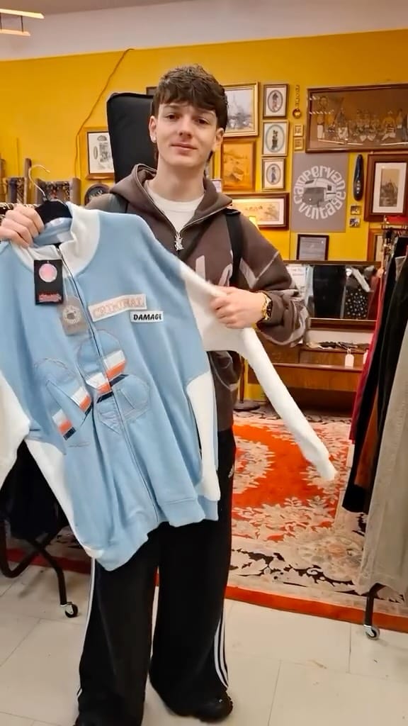 Post 10 by 🚍 Campervan Vintage | Clothing on Instagram (video)