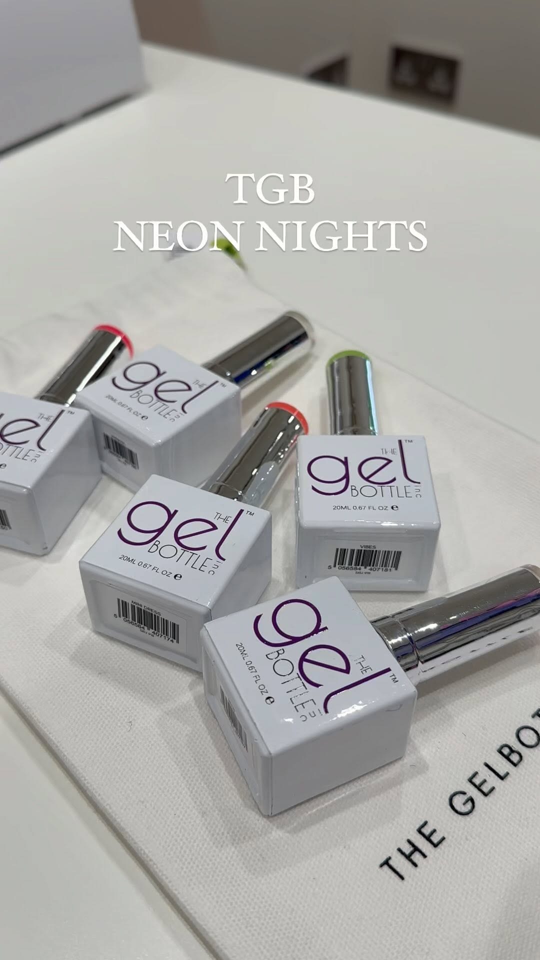 Post 8 by Rhiannon Hawdon - Nails & Beauty on Instagram (video)