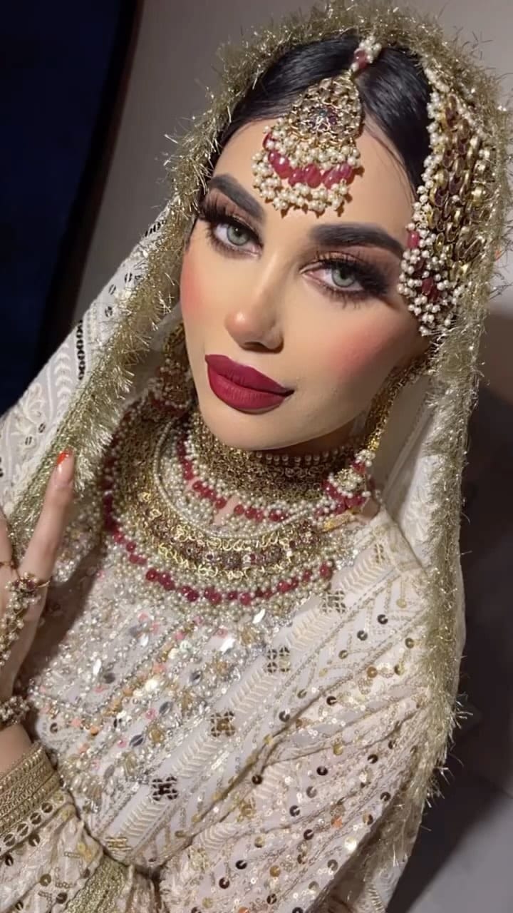 Post 7 by Shahina Aktar on Instagram (video)