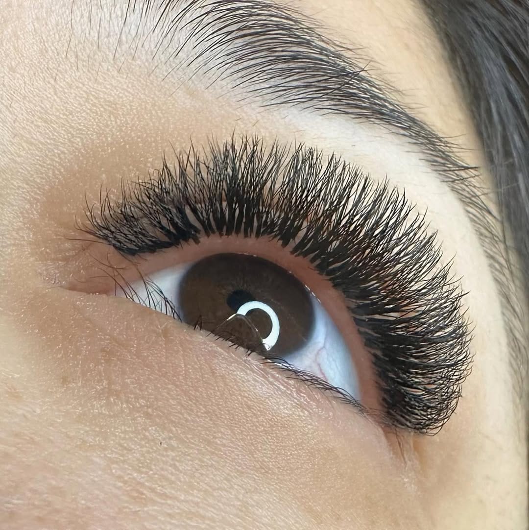 Post 6 by | Extensiones Ezeiza on Instagram (image)