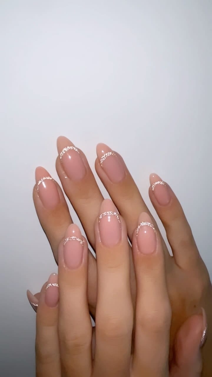 Post 6 by Natasha Honey on Instagram (video)