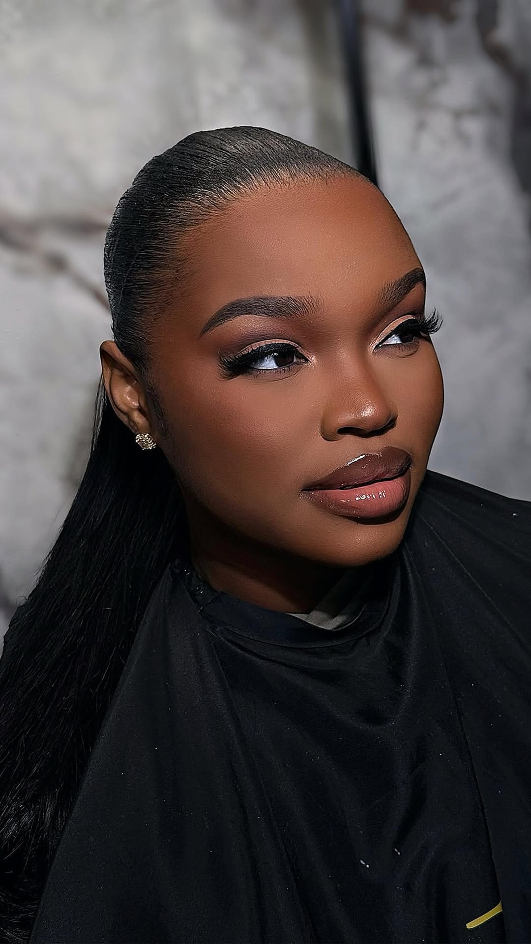 Post 3 by INTERNATIONAL MUA & WIG INSTALLS | BEAUTY EDUCATOR on Instagram (video)
