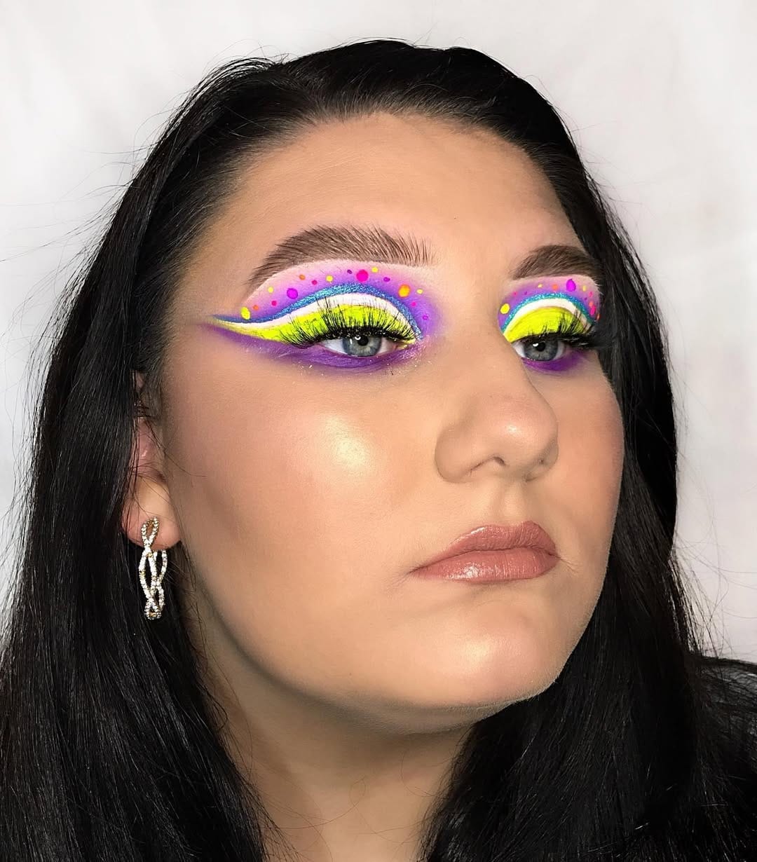 Post 7 by Makeup on Instagram (image)