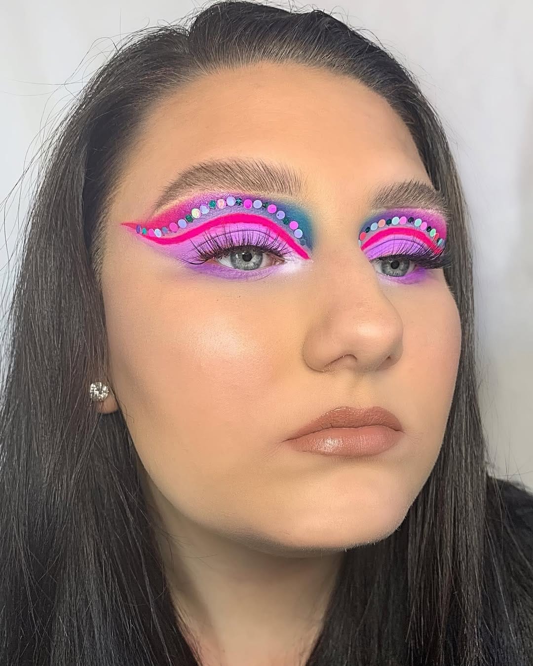 Post 5 by Makeup on Instagram (image)