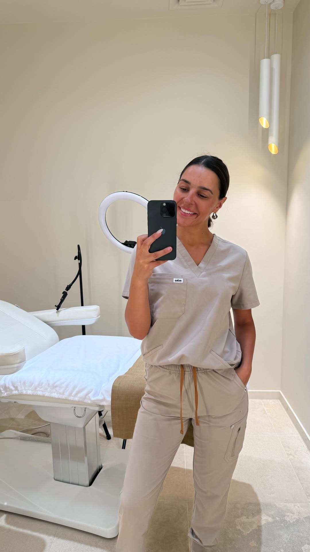 Post 3 by EMMA | MELBOURNES PROFESSIONAL TEETH WHITENING TECHNICIAN on Instagram (video)