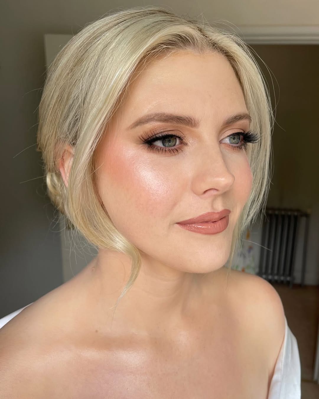 Post 8 by Freelance Makeup Artist on Instagram (image)