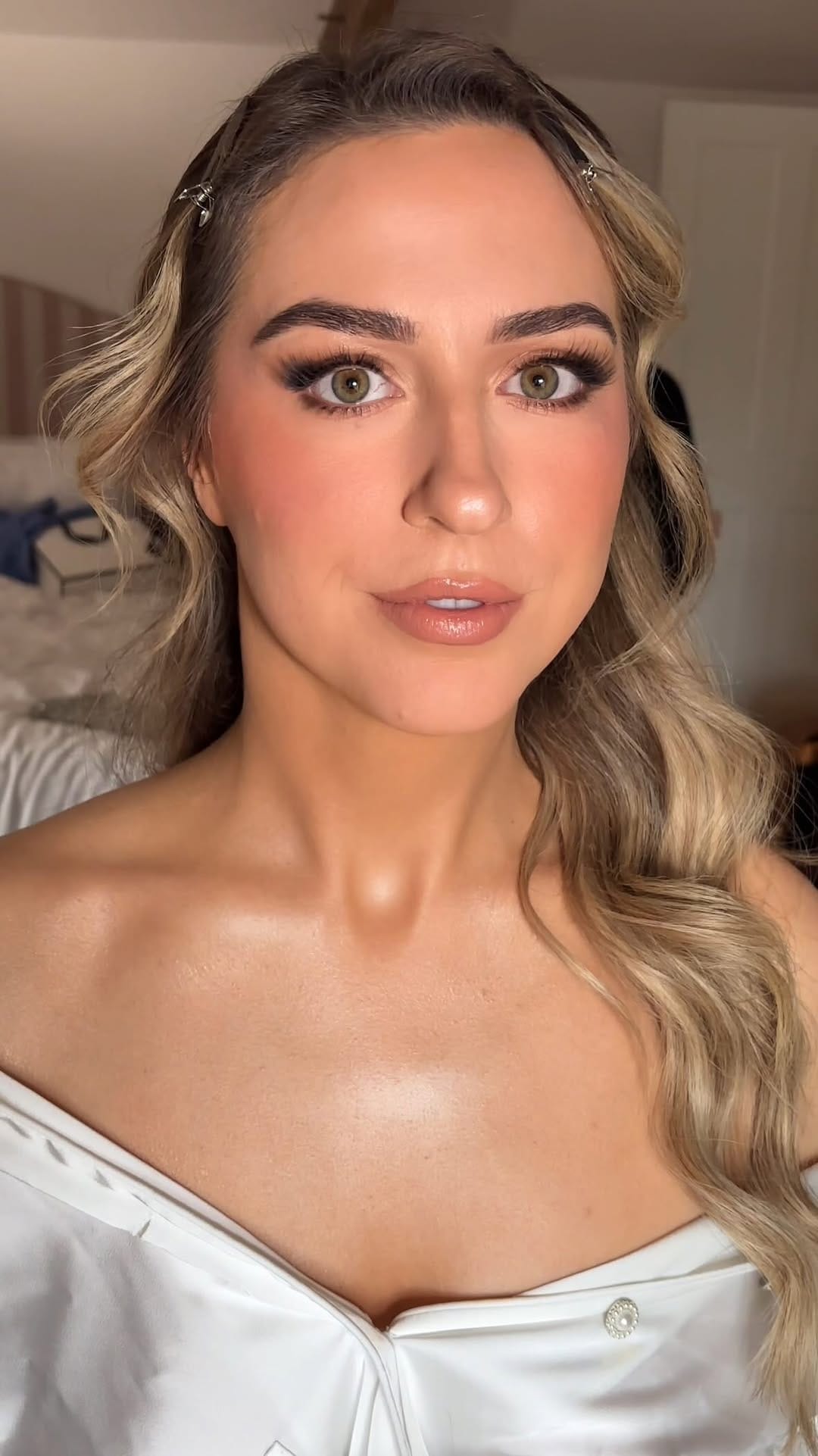 Post 5 by Freelance Makeup Artist on Instagram (video)