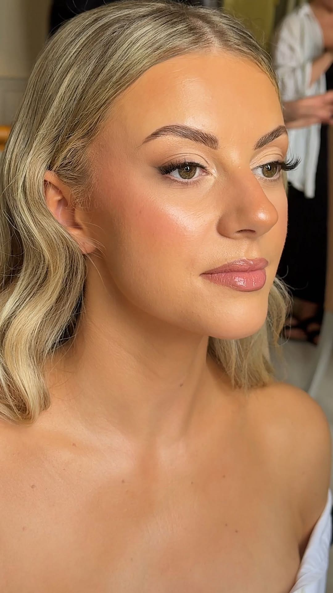 Post 3 by Freelance Makeup Artist on Instagram (video)