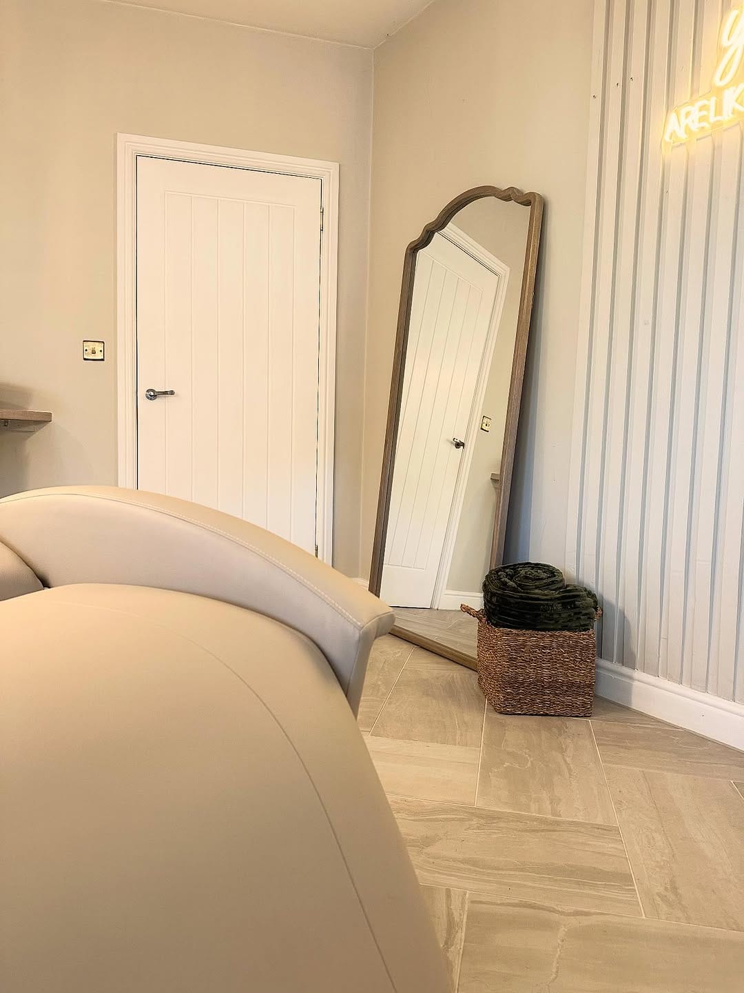 Post 7 by GLASGOW BROW STYLIST on Instagram (carousel)