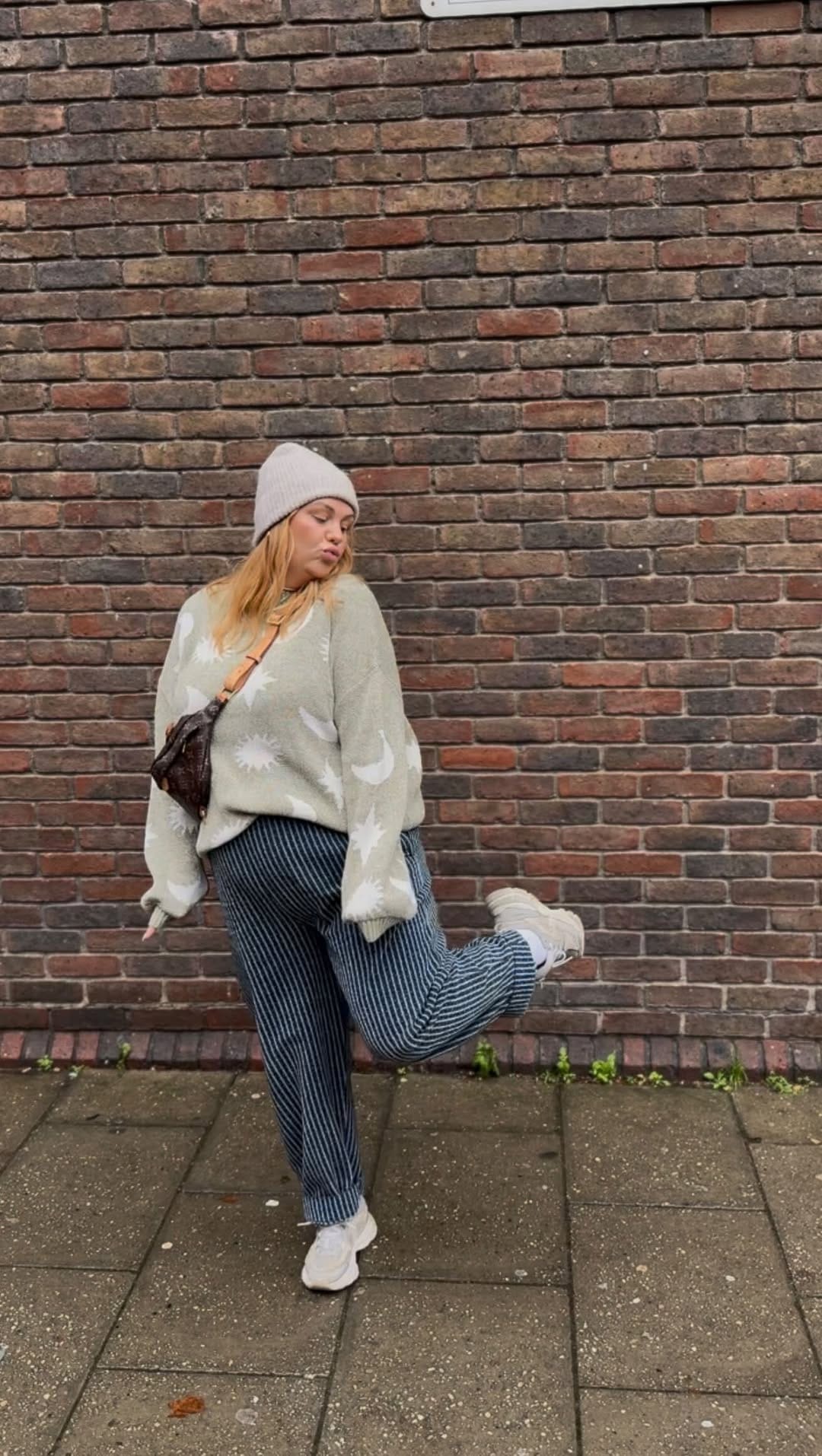 Post 4 by Daisy Eliza Winter on Instagram (video)