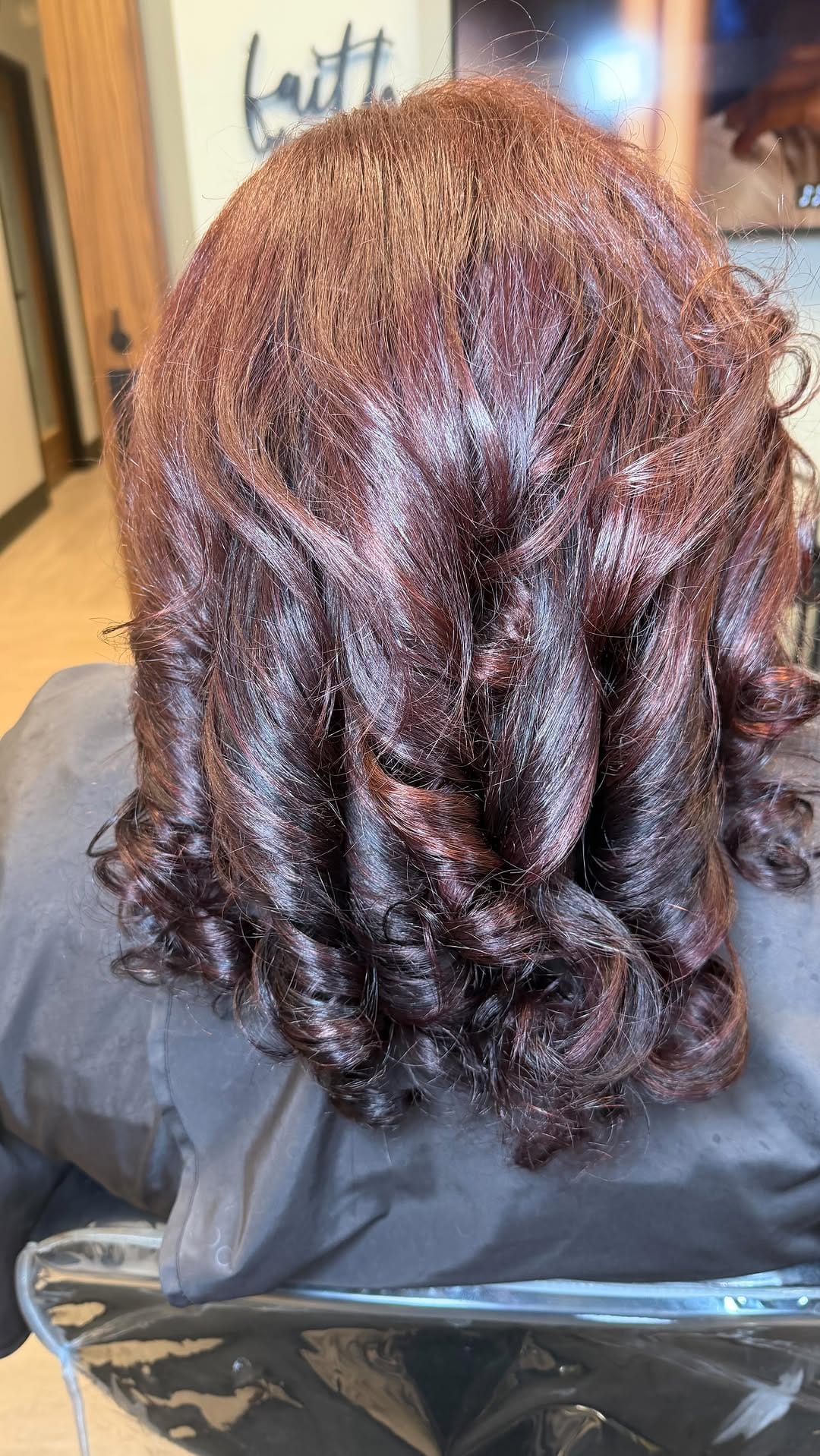 Post 5 by Julia Vaughn | Extension Specialist | Healthy Hair Master on Instagram (video)