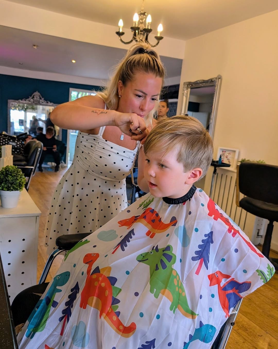 Post 1 by 𝐊𝐢𝗺𝐛𝐞𝐫𝐥𝐞𝐲𝐬 𝐒𝐚𝐥𝗼𝐧 𝐋𝗼𝐧𝐝𝗼𝐧 on Instagram (carousel)