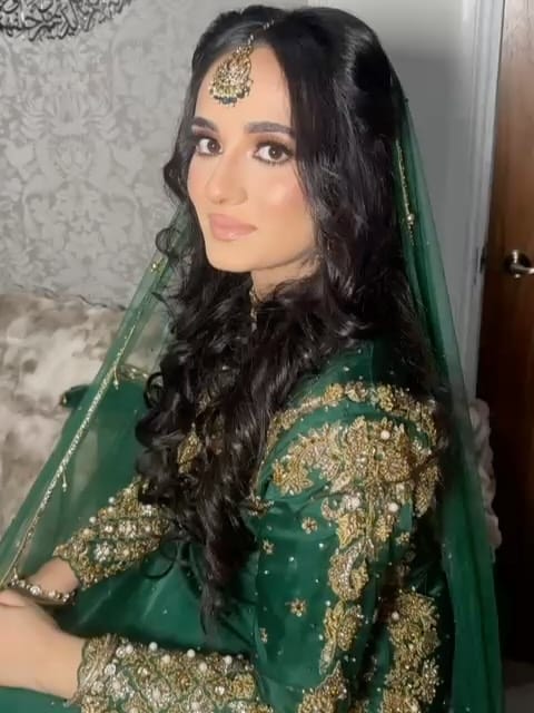 Post 8 by BRIDAL HAIR & MAKEUP ARTIST on Instagram (carousel)