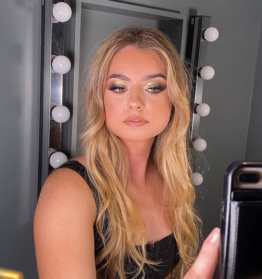 Post 10 by 𝐊𝐀𝐓𝐈𝐄𝐒 𝐁𝐄𝐀𝐔𝐓𝐘 on Instagram (carousel)