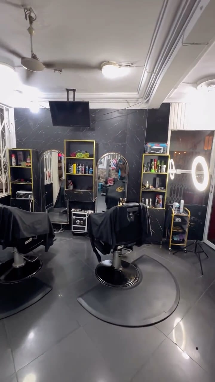 Post 10 by SethTheBarber_LocMaster on Instagram (video)