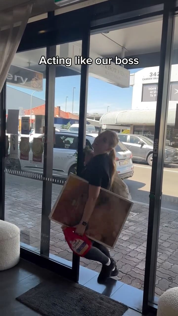 Post 3 by 𝑺𝒀𝑫𝑵𝑬𝒀 𝑷𝑹𝑶 𝑩𝑬𝑨𝑼𝑻𝒀 & 𝑺𝑲𝑰𝑵 𝑺𝑷𝑬𝑪𝑰𝑨𝑳𝑰𝑺𝑻𝑺 on Instagram (video)