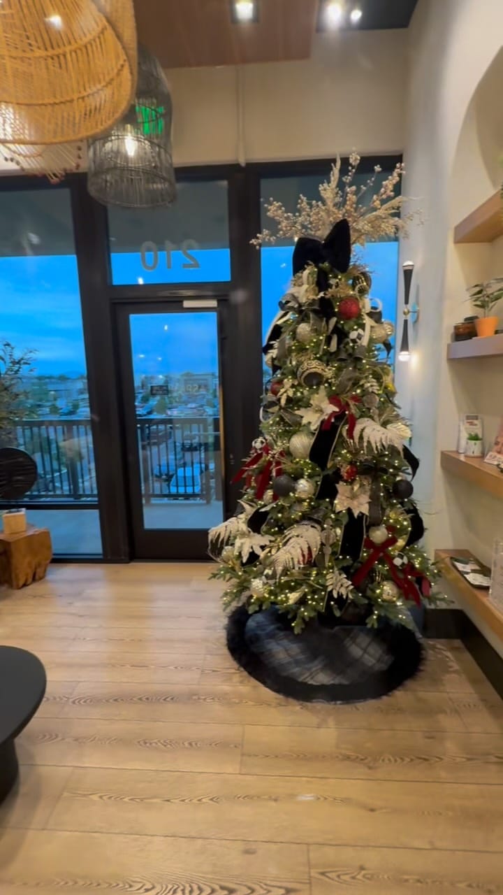 Post 6 by ASPIRE Luxury Salon Studios on Instagram (video)