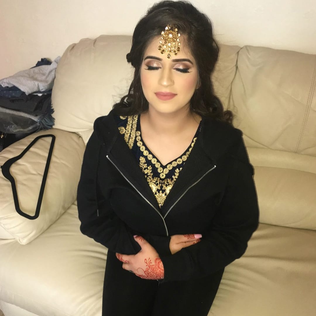 Post 10 by Makeup Artist on Instagram (carousel)