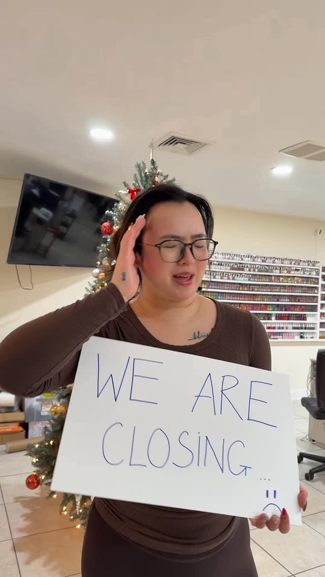 Post 8 by Nails By Evelyn on Instagram (video)