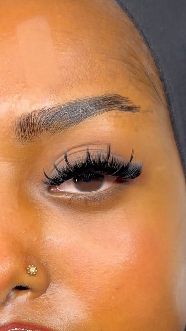 Post 4 by Currently in Ldn|Dubai & LDN Lash Artist 🇦🇪 🇬🇧 on Instagram (video)