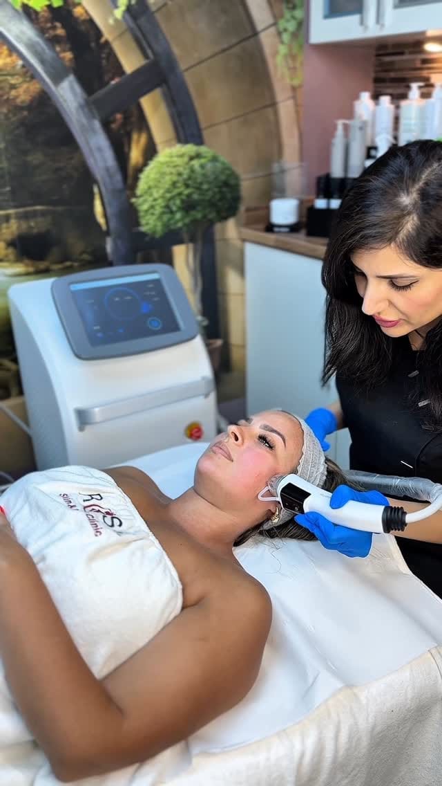 Post 8 by 𝙍𝙤𝙨𝙚 𝙎𝙠𝙞𝙣 & 𝘽𝙤𝙙𝙮 𝘾𝙡𝙞𝙣𝙞𝙘 on Instagram (video)
