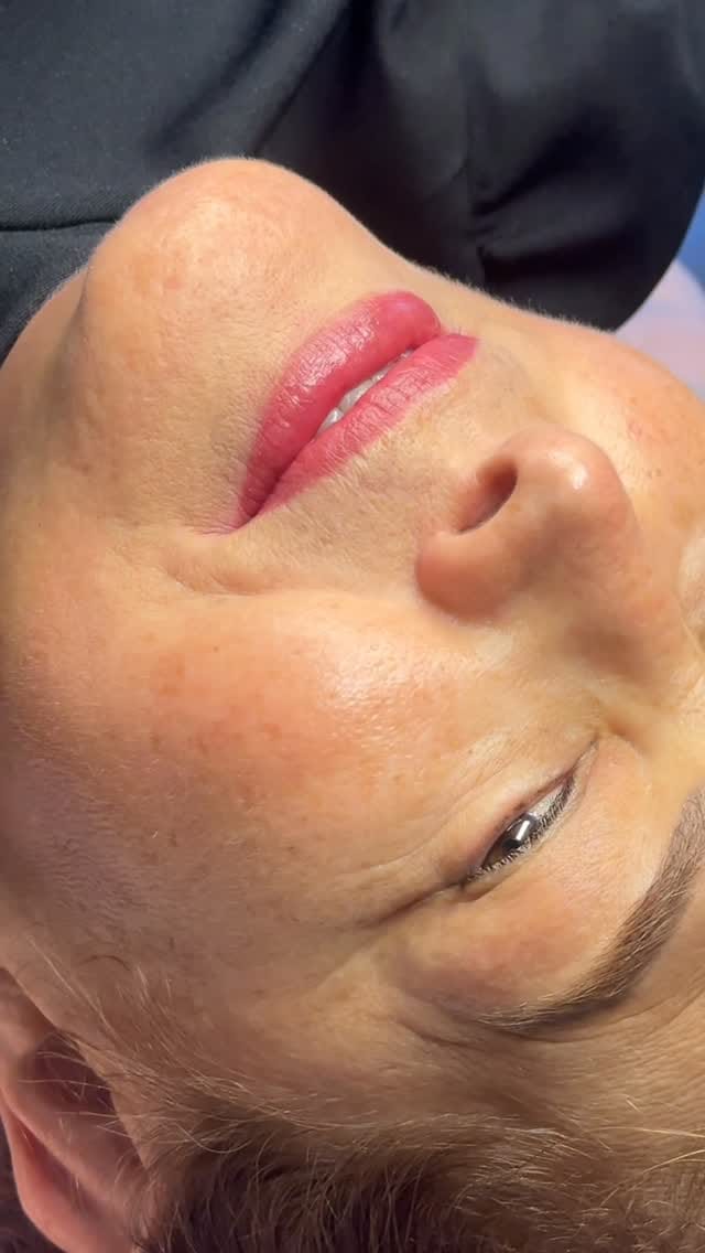 Post 6 by Eyebrow & Lashes | Hemel Hempstead on Instagram (video)