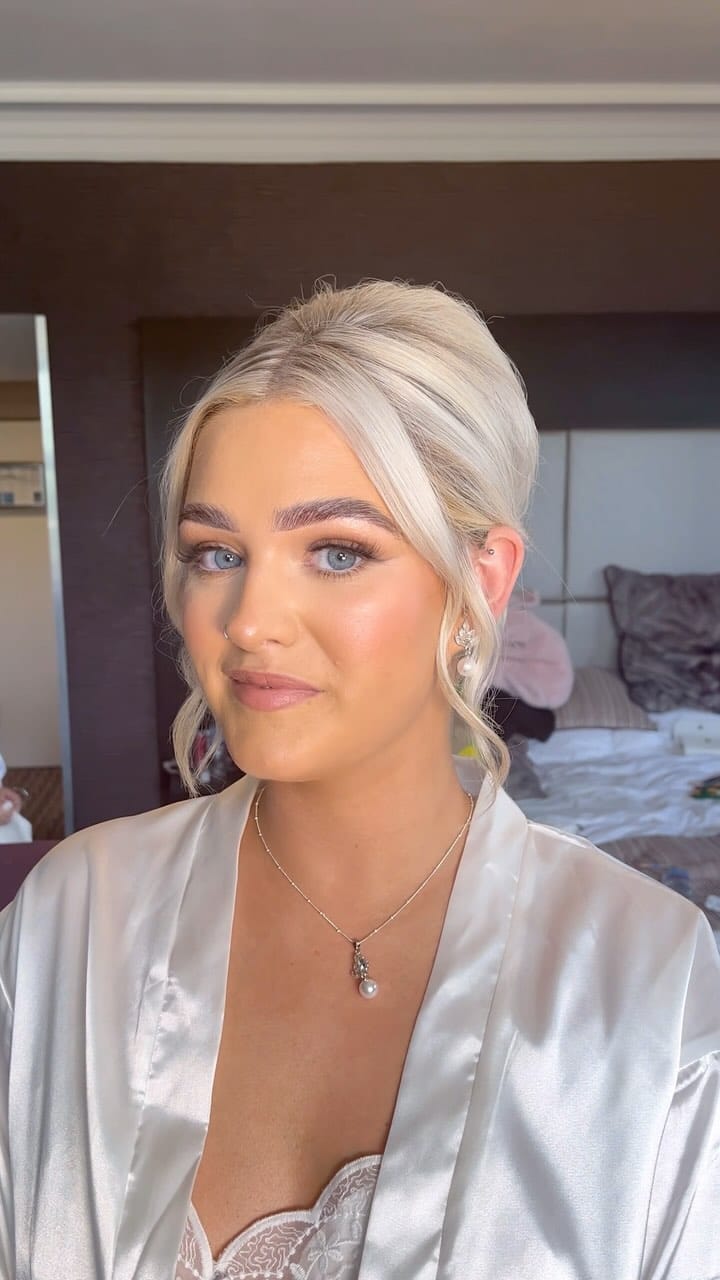 Post 9 by Makeup by Abigail Emma on Instagram (video)
