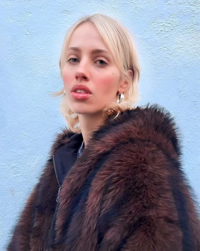 Post 3 by STIL Salon - Colour Specialist Salon, SW3 on Instagram (video)