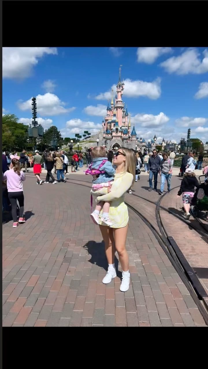 Post 10 by R e b e c c a  S m i t h on Instagram (video)