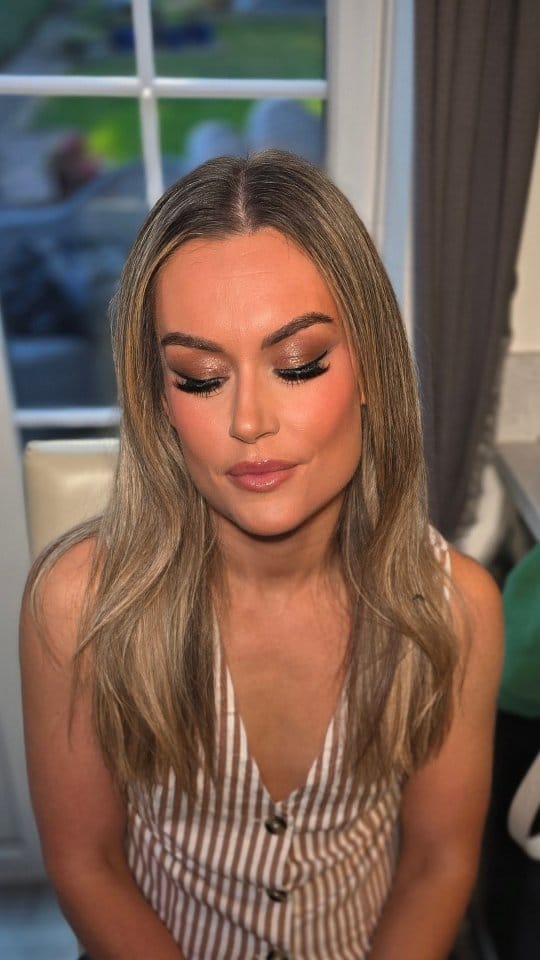 Post 4 by Naomi | Essex Bridal & Soft Glam Makeup Artist on Instagram (video)