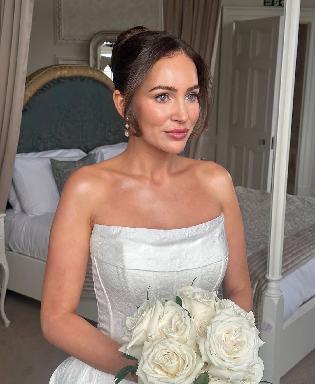 Post 6 by THE MAKEUP AND HAIR BAR on Instagram (carousel)