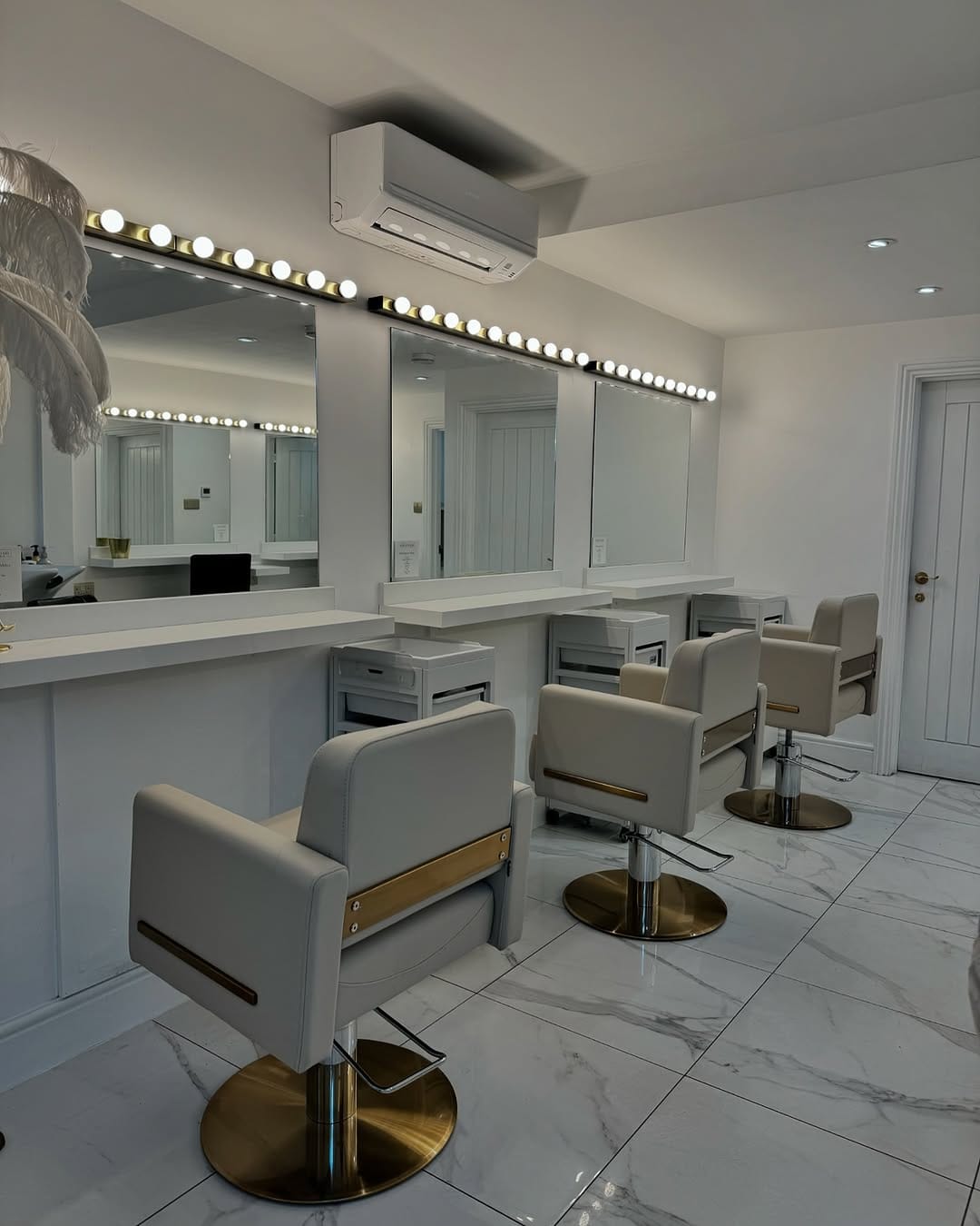 Post 9 by THE MAKEUP AND HAIR BAR on Instagram (image)