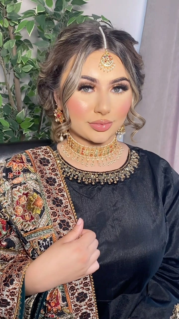 Post 4 by Bridal Hair & Makeup By Kat on Instagram (video)