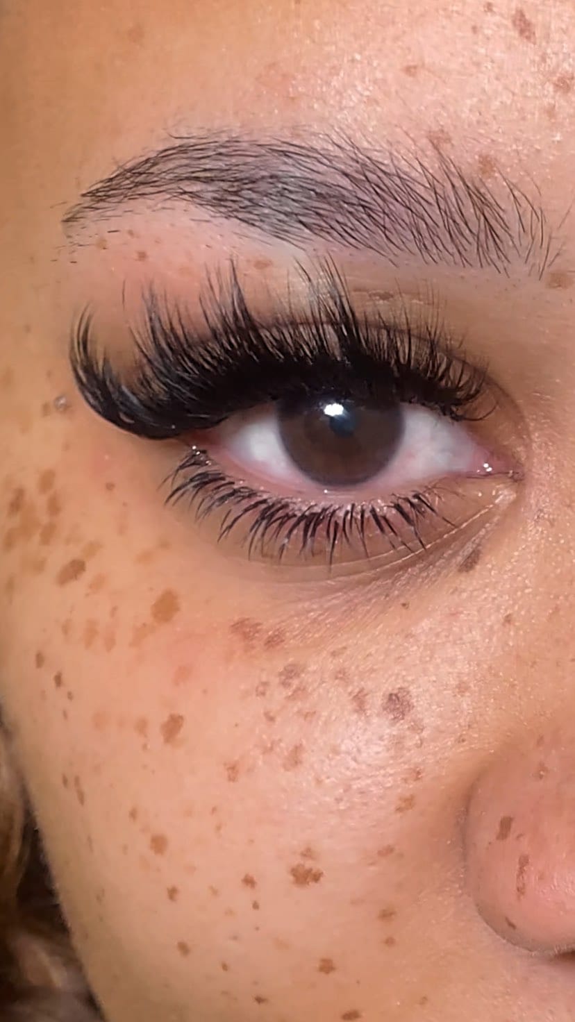 Post 3 by London & Dubai Lash Artist on Instagram (video)