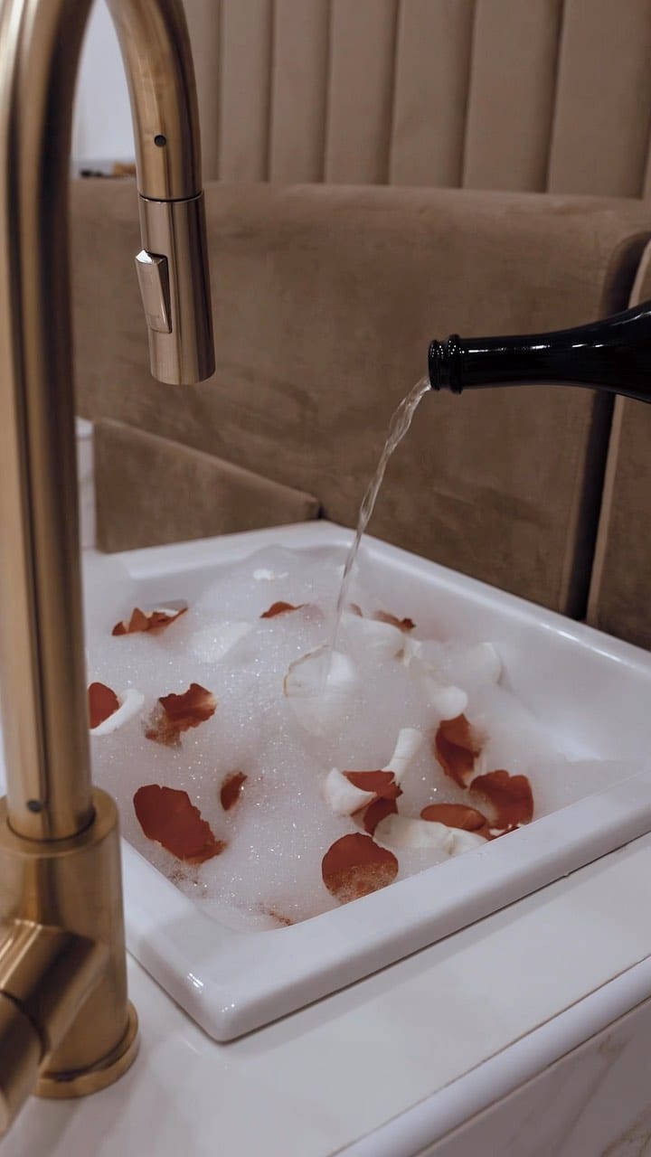 Post 10 by La Beauté on Instagram (video)