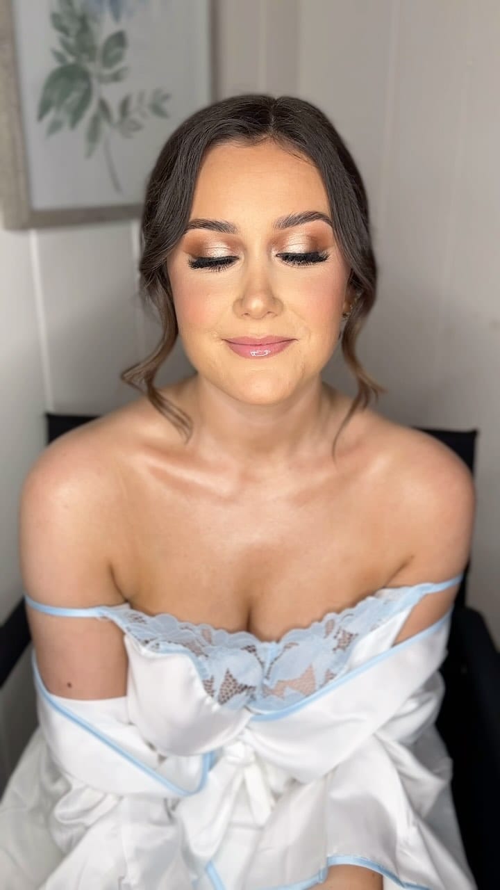 Post 8 by LICENSED MAKEUP ARTIST/ COSMETOLOGIST on Instagram (video)