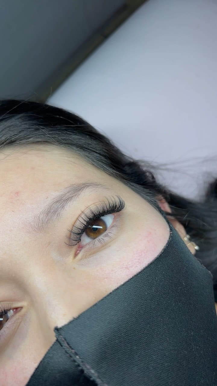 Post 3 by Extensiones de pestañas on Instagram (video)