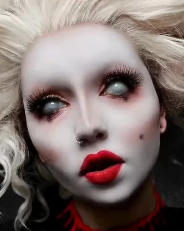 Post 9 by MesmerEyez on Instagram (video)