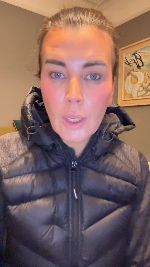 Post 1 by 💥Lyndsay Maurice💥Over 40’s Makeup Pro Artist on Instagram (video)