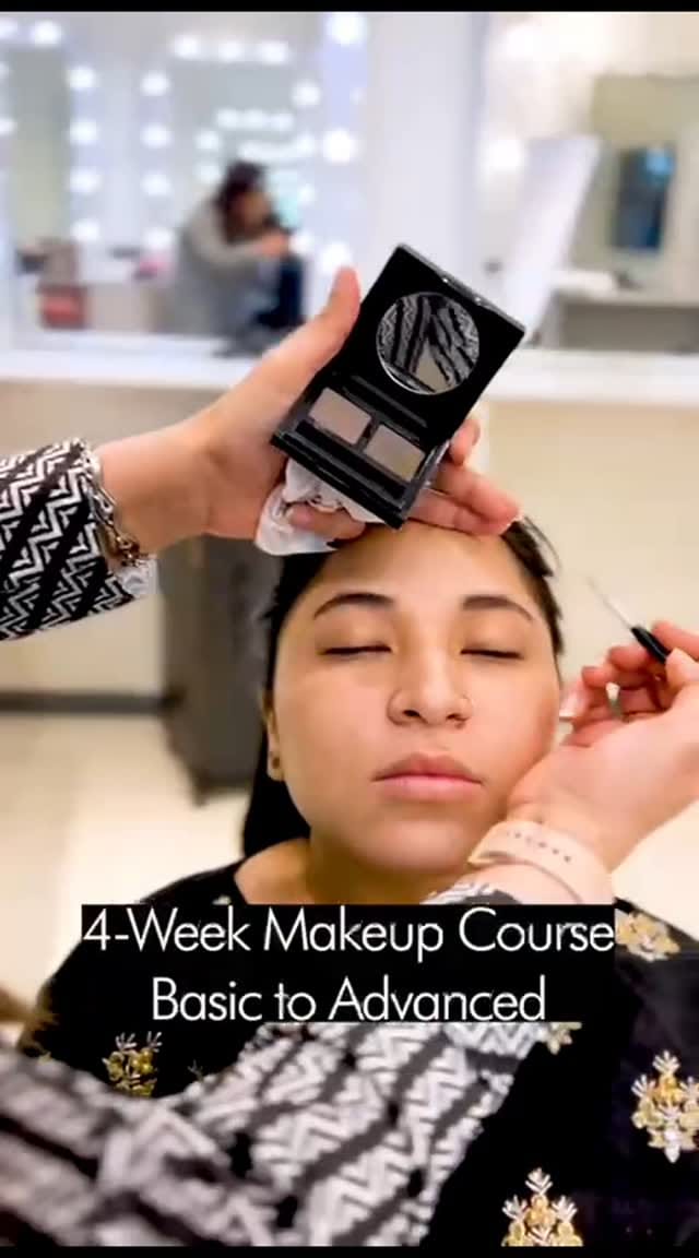 Post 8 by Zainab Taha | MAKEUP ARTIST | Educator at PIVOT-POINT on Instagram (video)