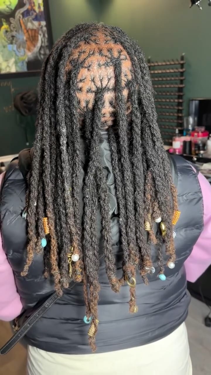 Post 4 by Omitola • Natural Hair + Braid Alchemist on Instagram (video)