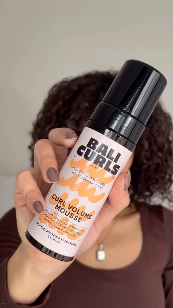 Post 2 by Kiyo Beauty on Instagram (video)
