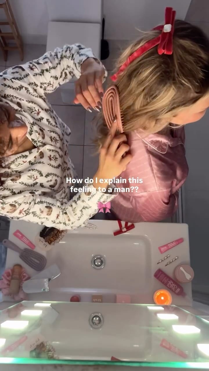Post 6 by Kiyo Beauty on Instagram (video)