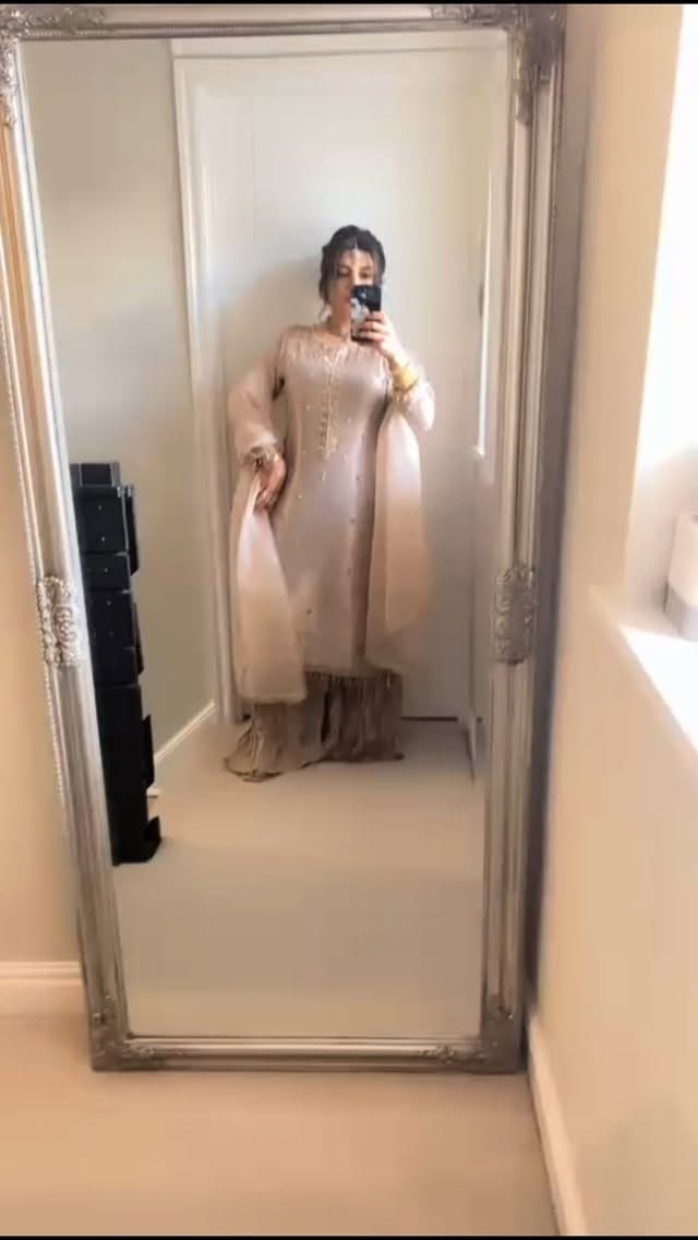 Post 3 by FARAH||SULEMAN MUA on Instagram (video)