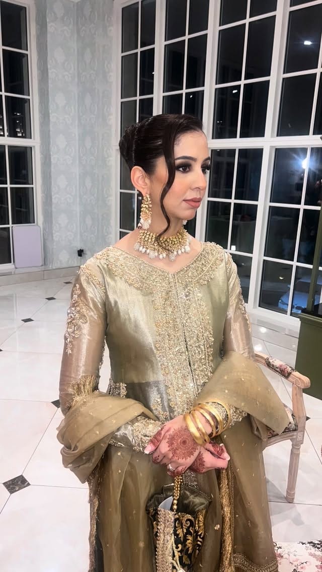 Post 2 by FARAH||SULEMAN MUA on Instagram (video)