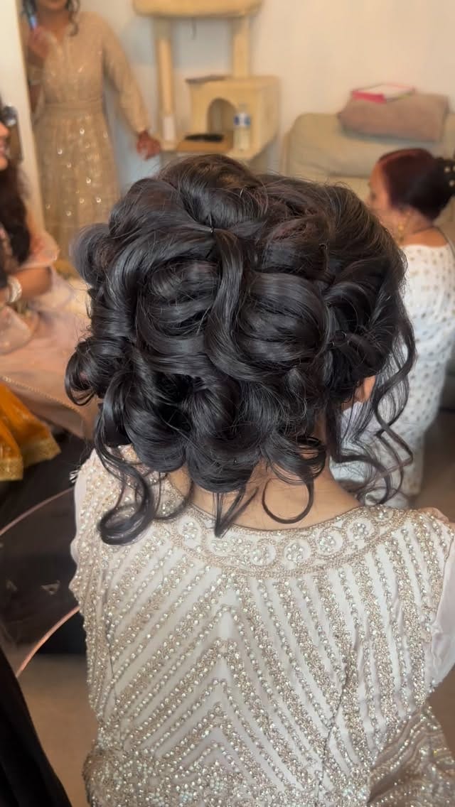 Post 6 by FARAH||SULEMAN MUA on Instagram (video)