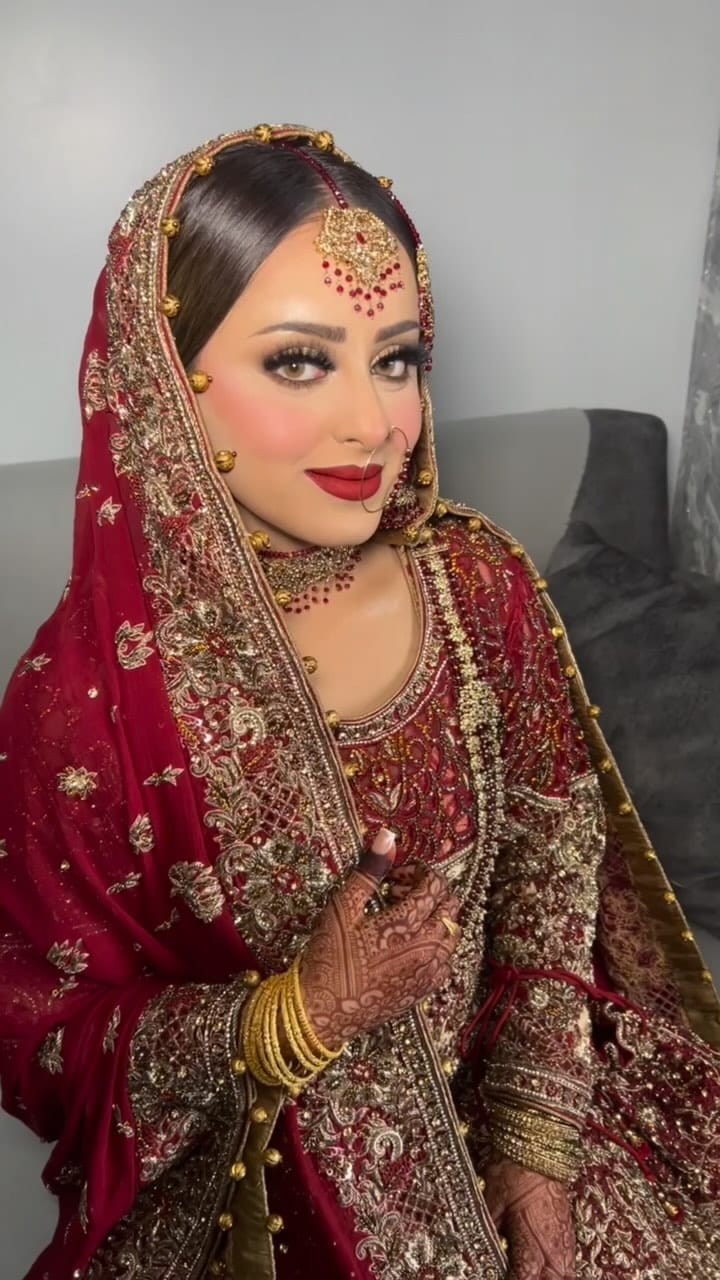 Post 8 by FARAH||SULEMAN MUA on Instagram (video)