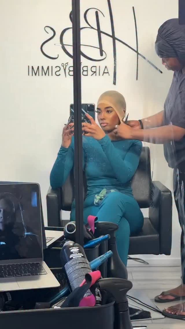 Post 3 by HAIRBYSIMMI on Instagram (video)