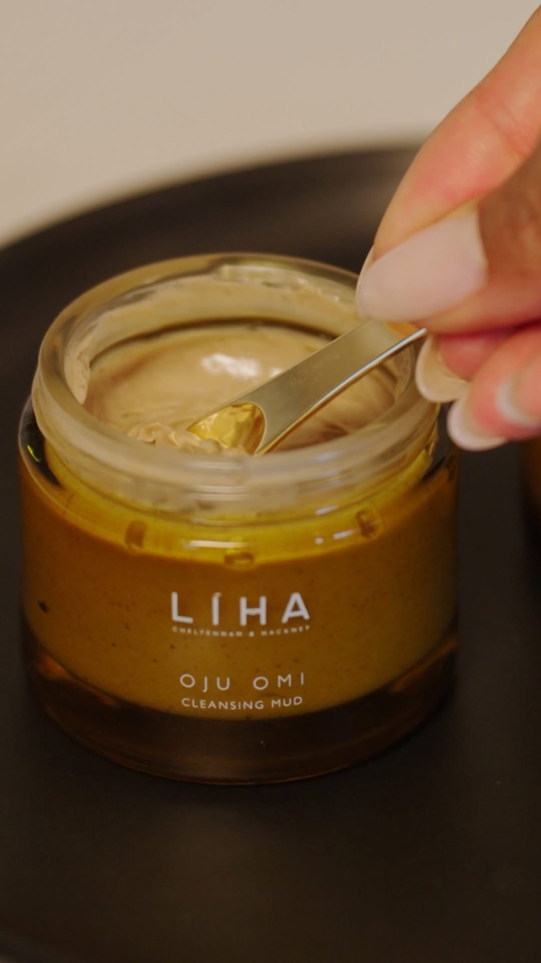 Post 8 by LIHA Beauty on Instagram (video)