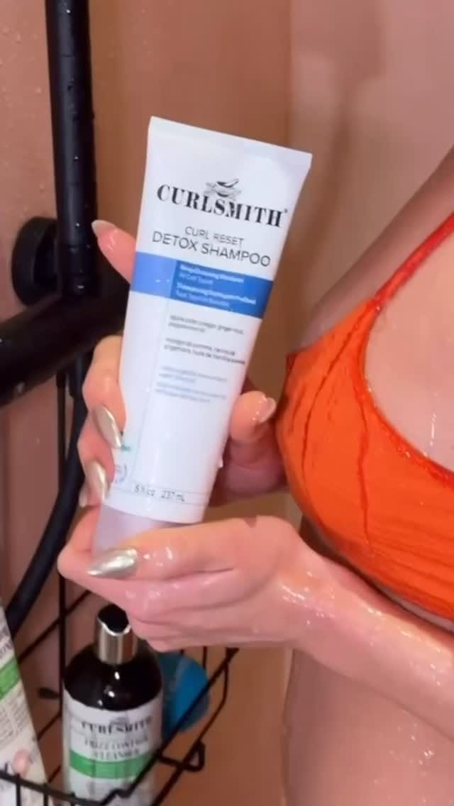 Post 3 by Unruly Curls on Instagram (video)